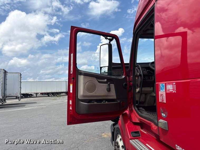 image for item EF1217 2015 Volvo VNL semi truck