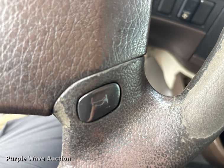 image for item EF1217 2015 Volvo VNL semi truck
