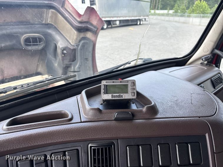 image for item EF1217 2015 Volvo VNL semi truck