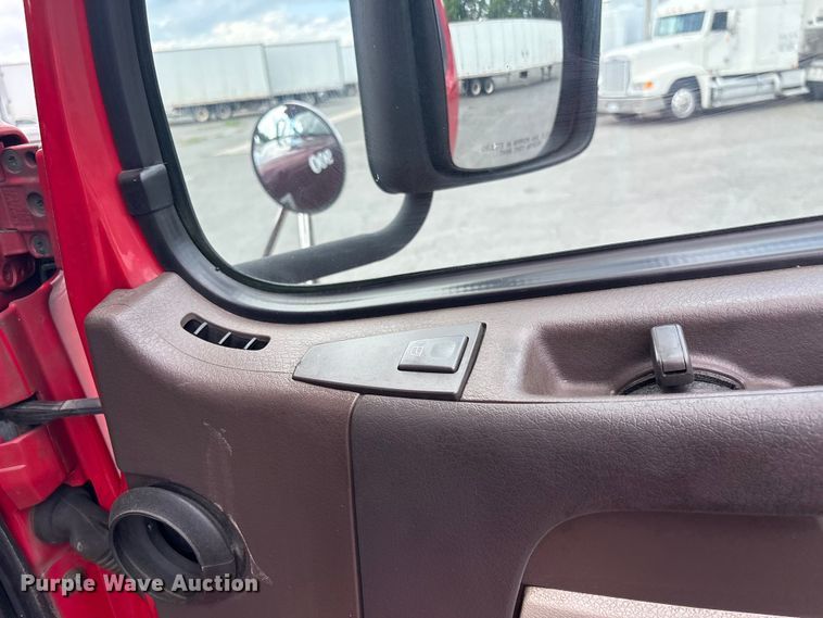 image for item EF1217 2015 Volvo VNL semi truck