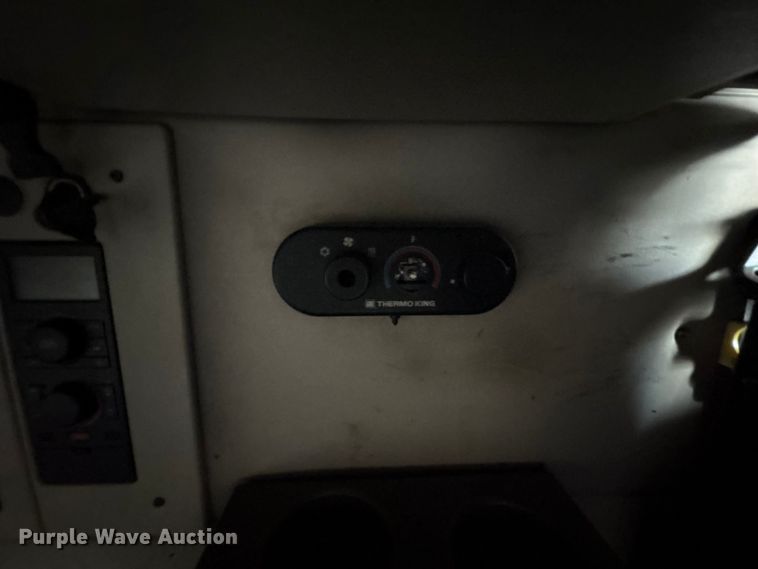 image for item EF1217 2015 Volvo VNL semi truck