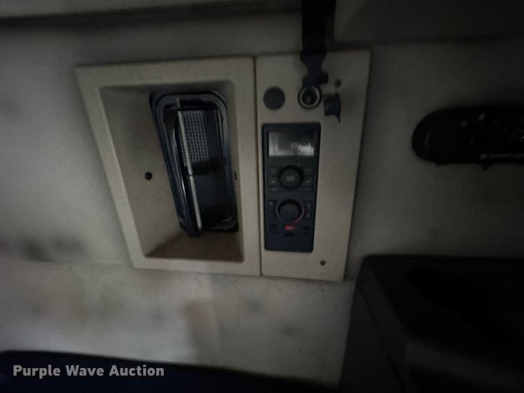 image for item EF1217 2015 Volvo VNL semi truck