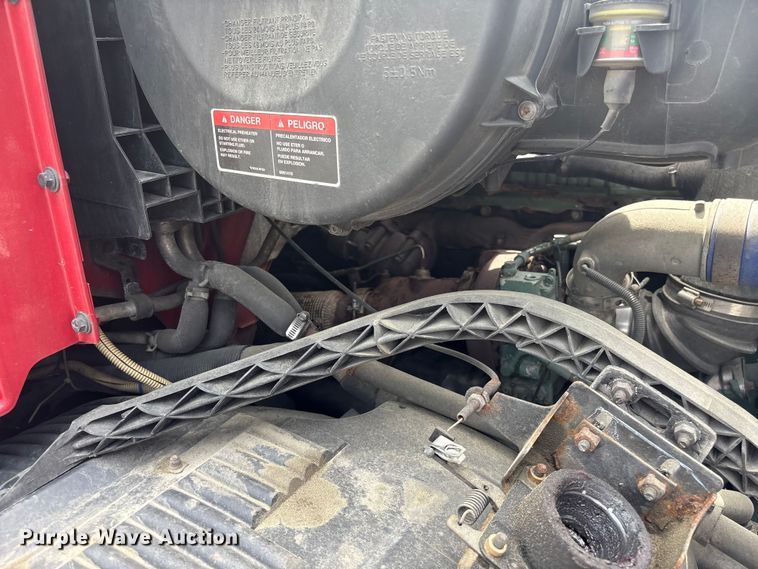 image for item EF1217 2015 Volvo VNL semi truck
