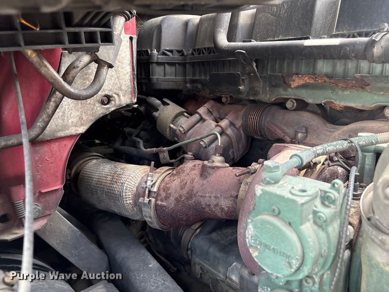 image for item EF1217 2015 Volvo VNL semi truck