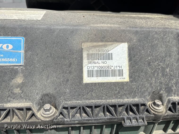 image for item EF1217 2015 Volvo VNL semi truck