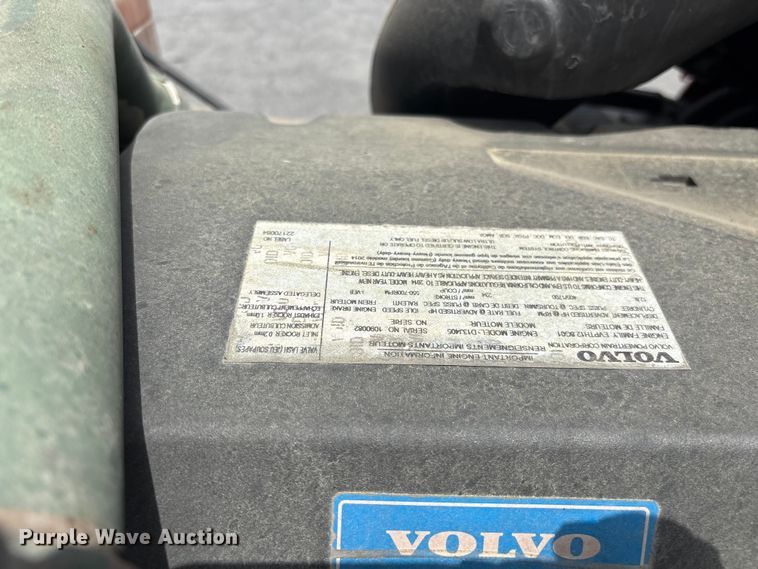 image for item EF1217 2015 Volvo VNL semi truck