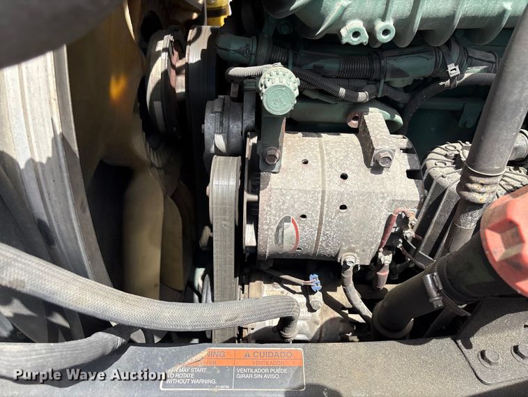 image for item EF1217 2015 Volvo VNL semi truck