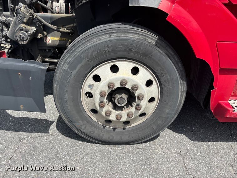 image for item EF1217 2015 Volvo VNL semi truck