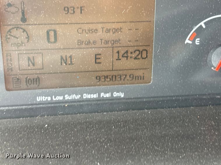 image for item EF1217 2015 Volvo VNL semi truck