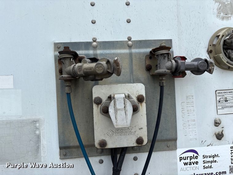 image for item EF1218 2005 Wabash dry van trailer