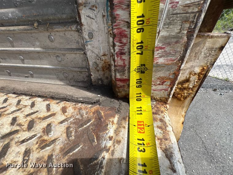 image for item EF1218 2005 Wabash dry van trailer
