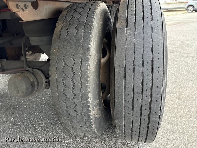 image for item EF1218 2005 Wabash dry van trailer