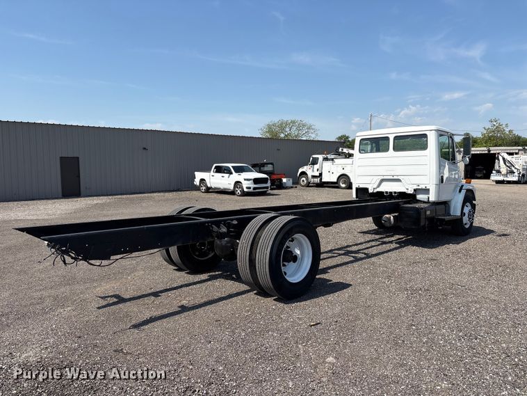 image for item EG9088 2000 Freightliner FL60 truck cab and chassis