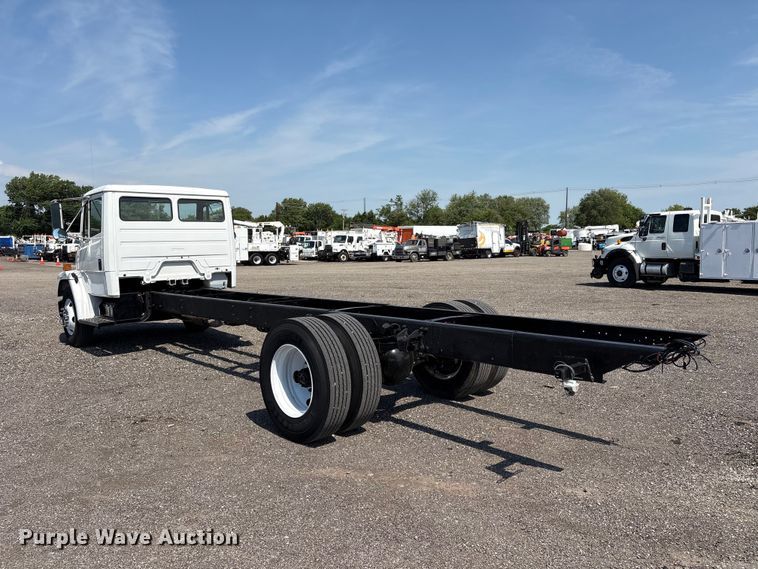 image for item EG9088 2000 Freightliner FL60 truck cab and chassis