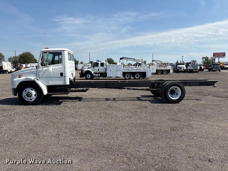 image for item EG9088 2000 Freightliner FL60 truck cab and chassis