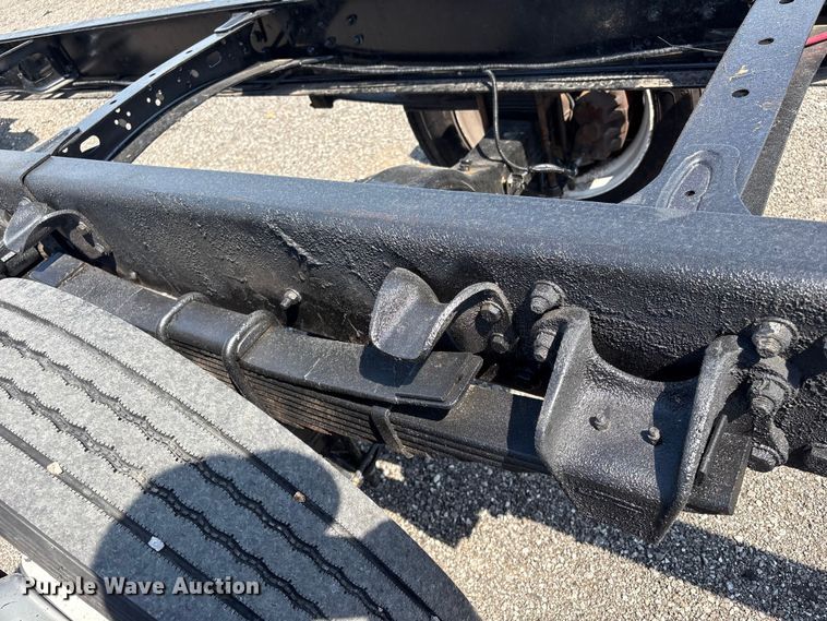 image for item EG9088 2000 Freightliner FL60 truck cab and chassis