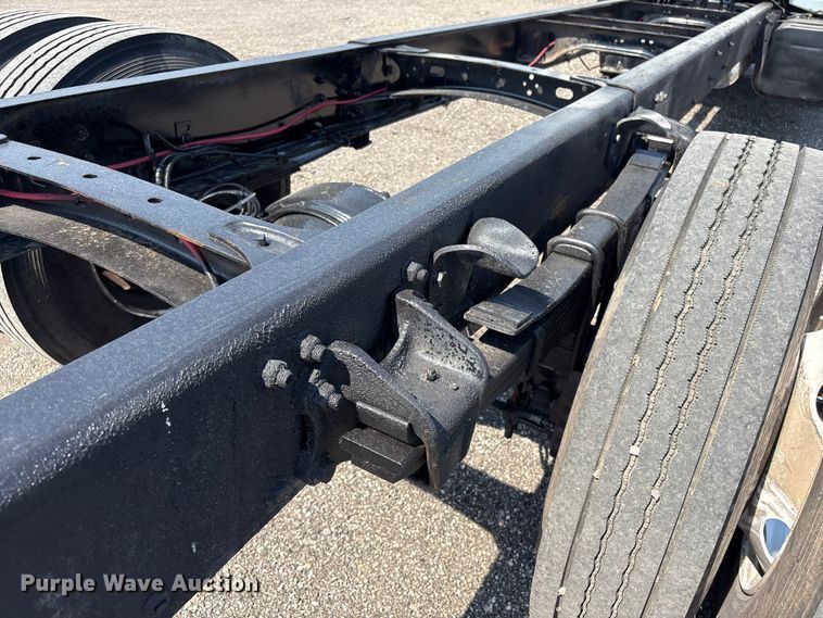 image for item EG9088 2000 Freightliner FL60 truck cab and chassis