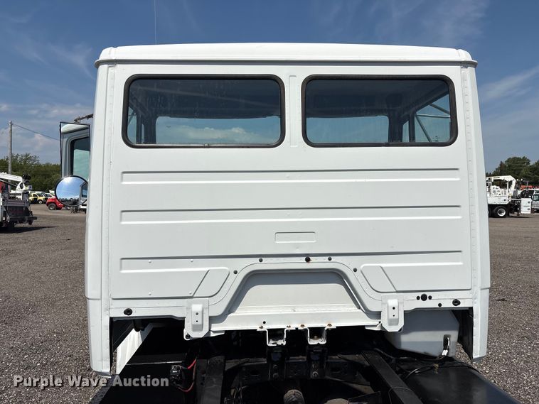 image for item EG9088 2000 Freightliner FL60 truck cab and chassis