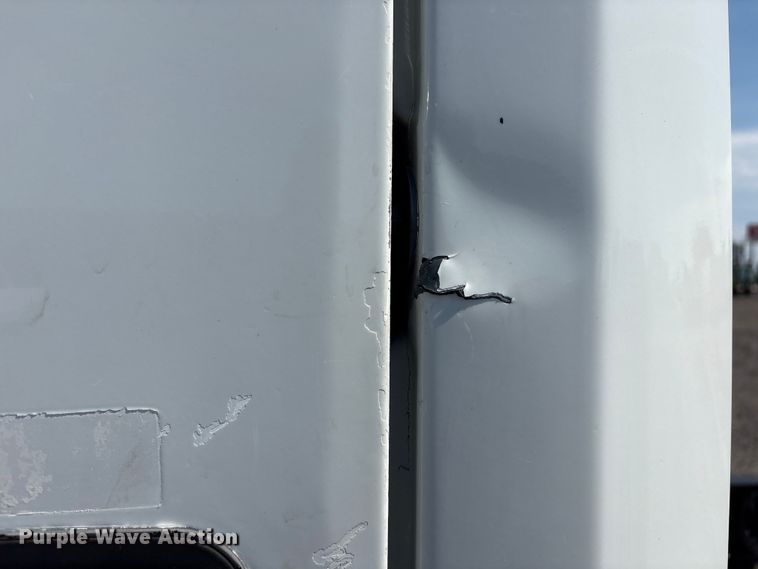 image for item EG9088 2000 Freightliner FL60 truck cab and chassis