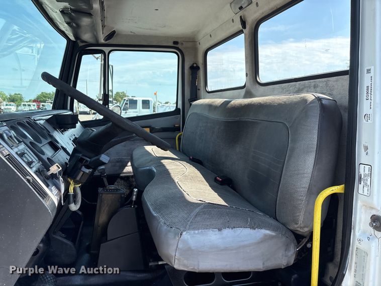 image for item EG9088 2000 Freightliner FL60 truck cab and chassis