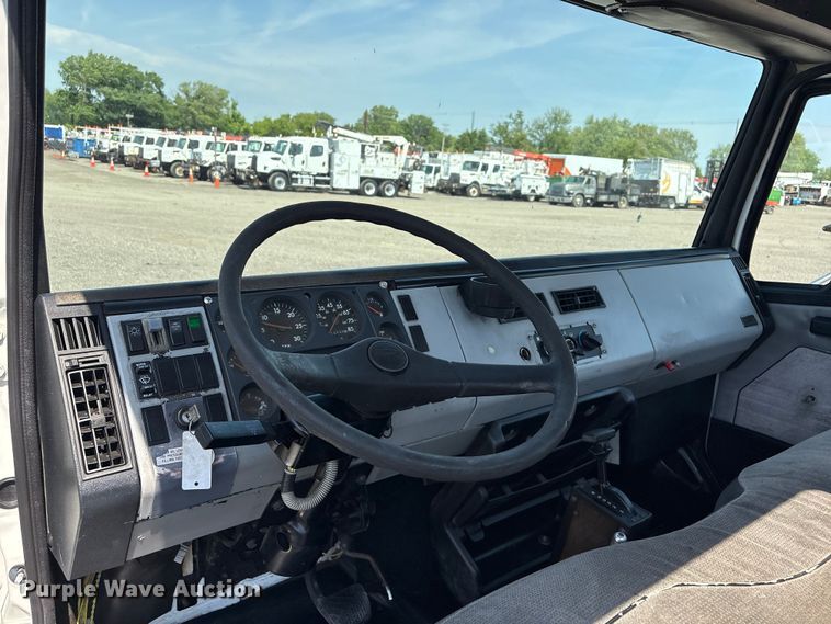 image for item EG9088 2000 Freightliner FL60 truck cab and chassis