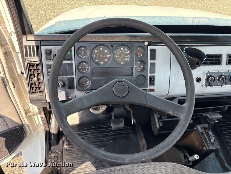 image for item EG9088 2000 Freightliner FL60 truck cab and chassis