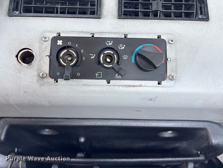 image for item EG9088 2000 Freightliner FL60 truck cab and chassis