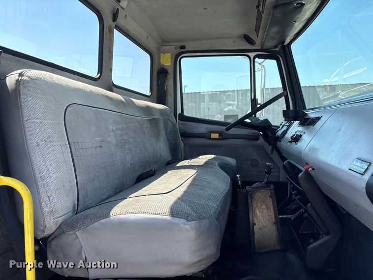 image for item EG9088 2000 Freightliner FL60 truck cab and chassis