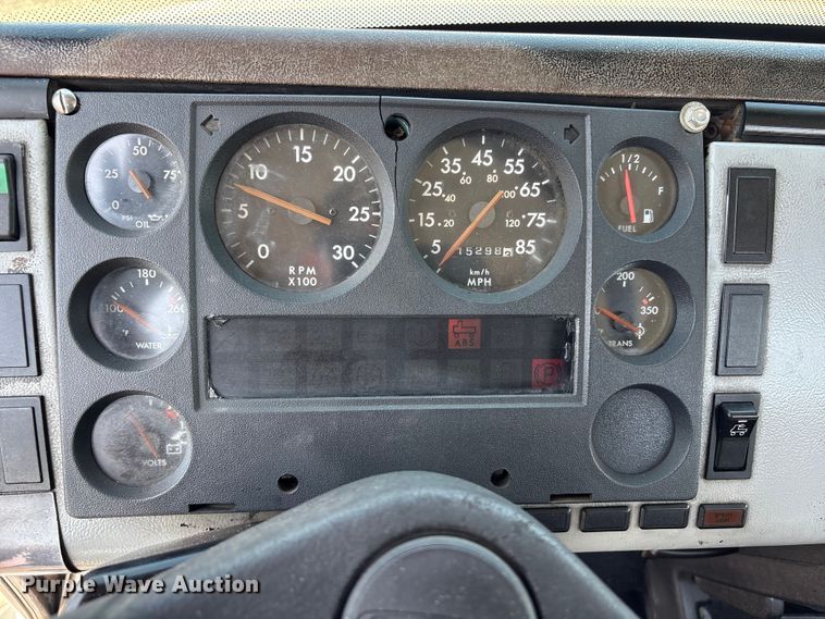 image for item EG9088 2000 Freightliner FL60 truck cab and chassis