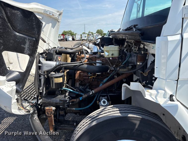 image for item EG9088 2000 Freightliner FL60 truck cab and chassis