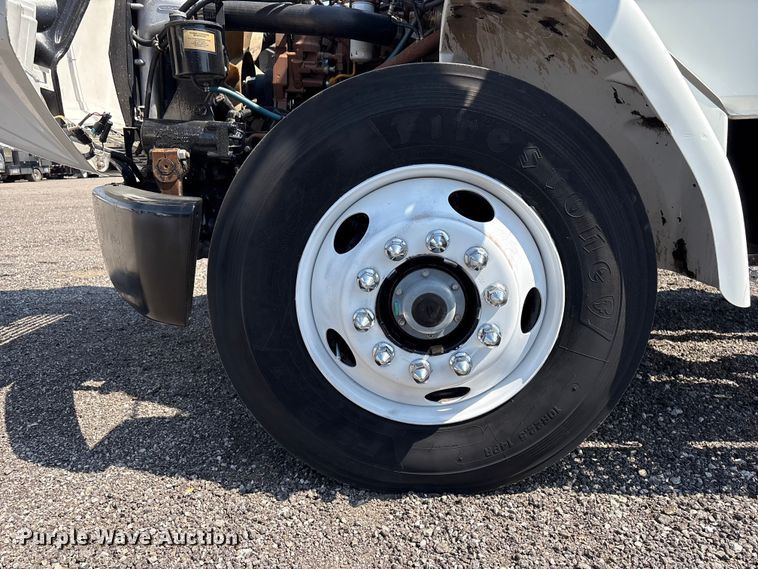 image for item EG9088 2000 Freightliner FL60 truck cab and chassis