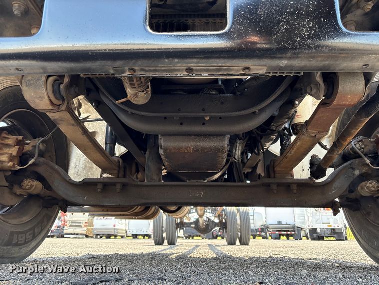 image for item EG9088 2000 Freightliner FL60 truck cab and chassis