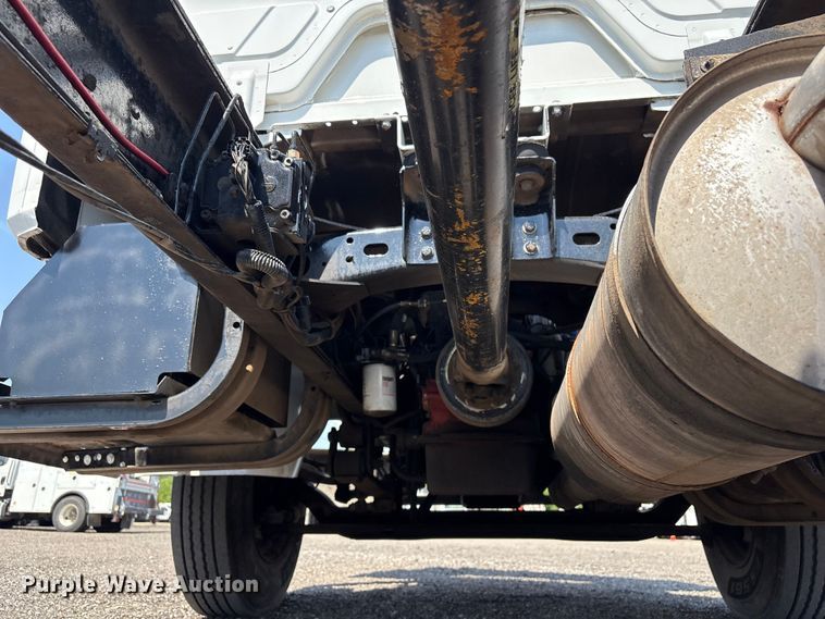 image for item EG9088 2000 Freightliner FL60 truck cab and chassis