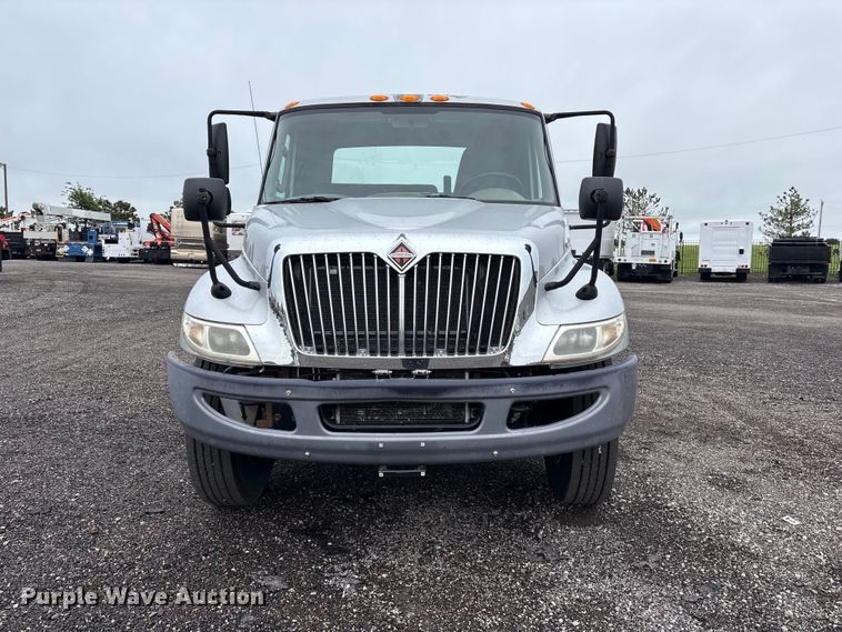 image for item EG9099 2015 International DuraStar 4300 flatbed truck