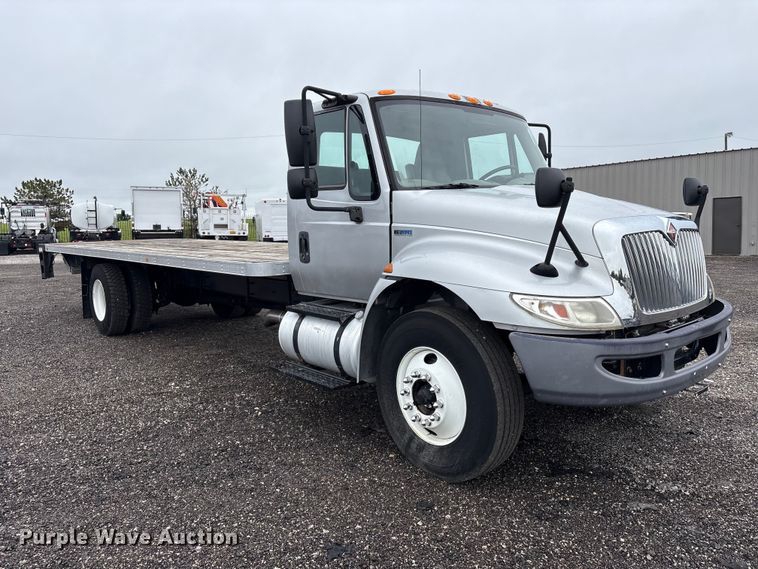 image for item EG9099 2015 International DuraStar 4300 flatbed truck