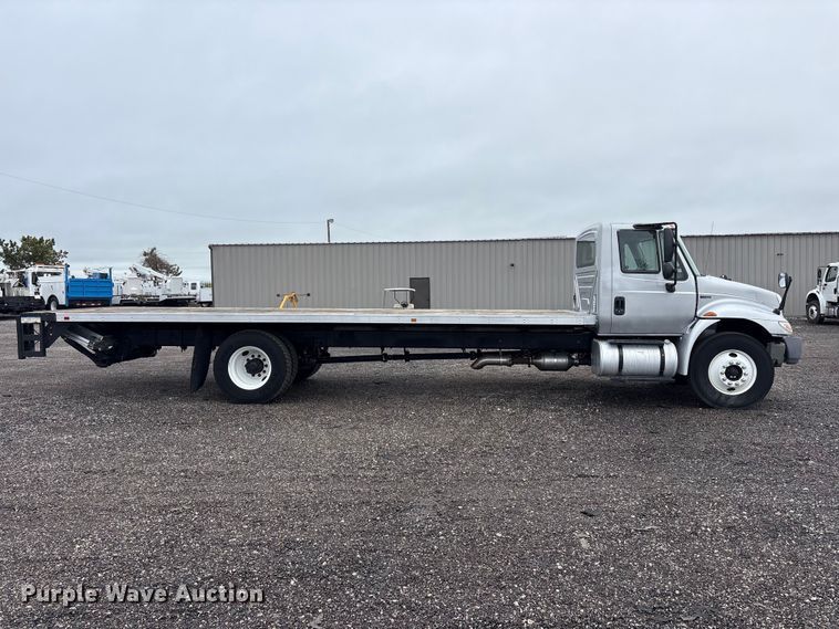 image for item EG9099 2015 International DuraStar 4300 flatbed truck