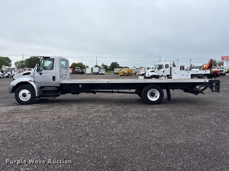 image for item EG9099 2015 International DuraStar 4300 flatbed truck