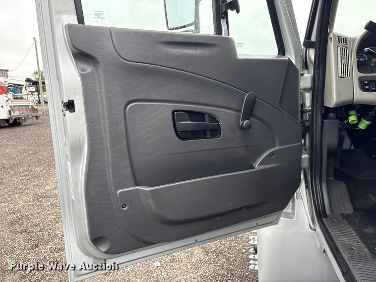 image for item EG9099 2015 International DuraStar 4300 flatbed truck
