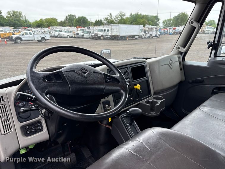 image for item EG9099 2015 International DuraStar 4300 flatbed truck