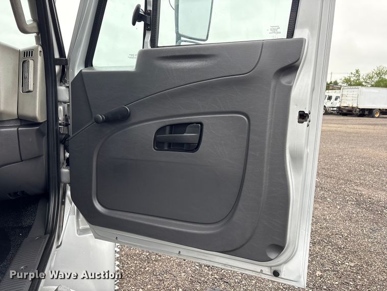 image for item EG9099 2015 International DuraStar 4300 flatbed truck