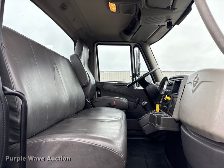 image for item EG9099 2015 International DuraStar 4300 flatbed truck