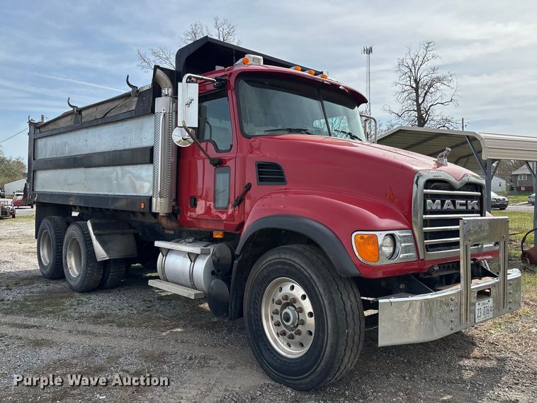 image for item EM0066 2004 Mack CV700 Series dump truck