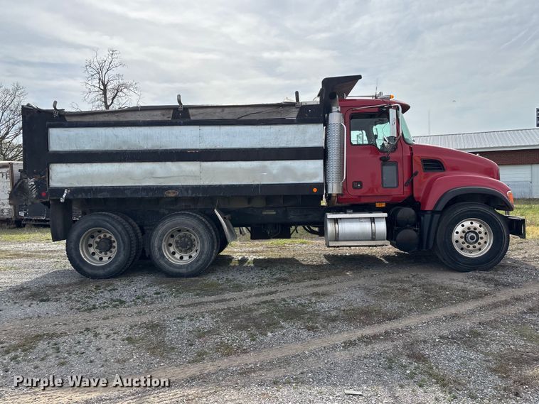 image for item EM0066 2004 Mack CV700 Series dump truck