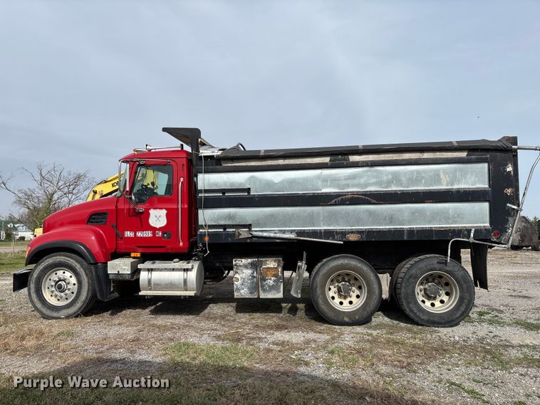image for item EM0066 2004 Mack CV700 Series dump truck