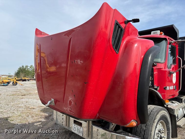image for item EM0066 2004 Mack CV700 Series dump truck