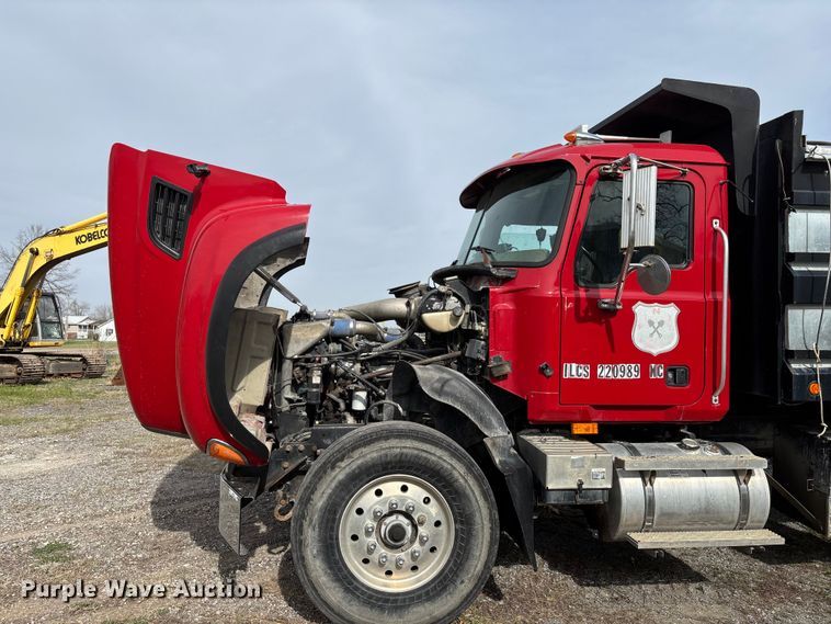 image for item EM0066 2004 Mack CV700 Series dump truck