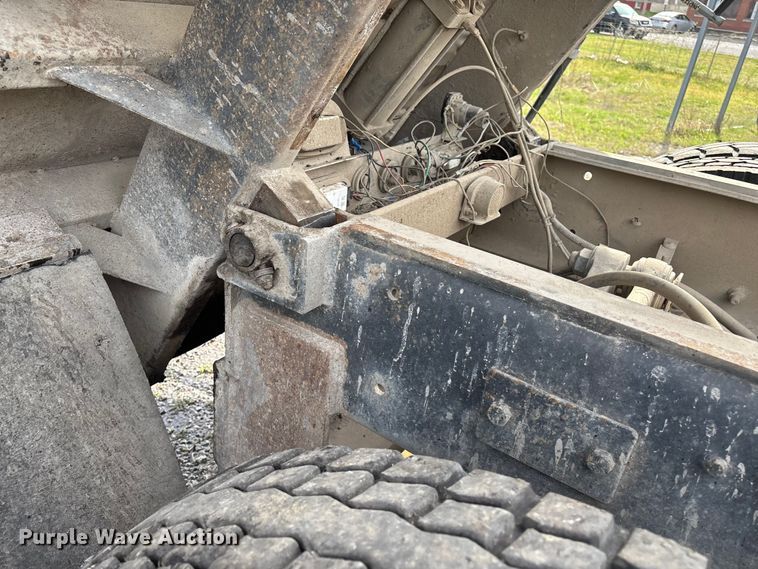 image for item EM0066 2004 Mack CV700 Series dump truck