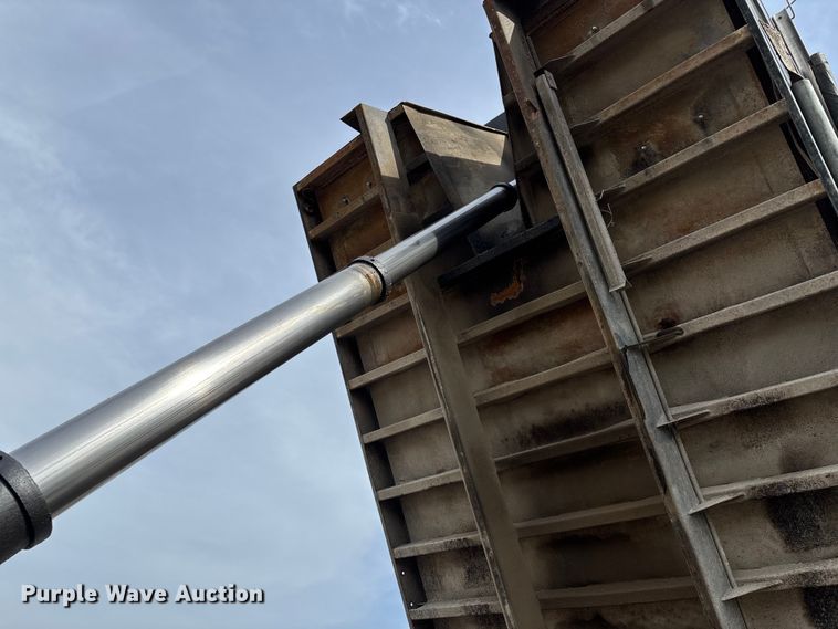 image for item EM0066 2004 Mack CV700 Series dump truck
