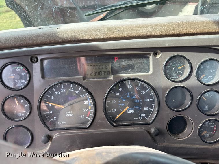 image for item EM0066 2004 Mack CV700 Series dump truck