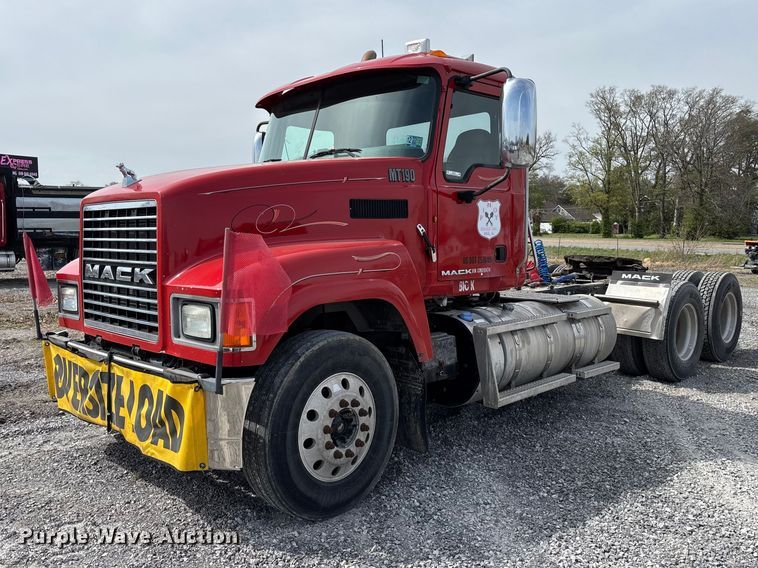 image for item EM0081 2012 Mack CHU semi truck